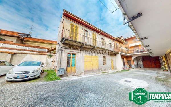 casa indipendente in vendita a Valenza