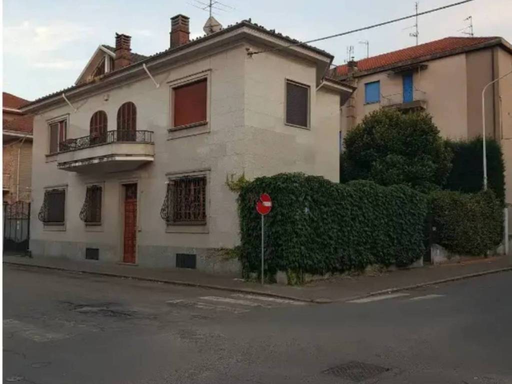 casa indipendente in vendita a Valenza