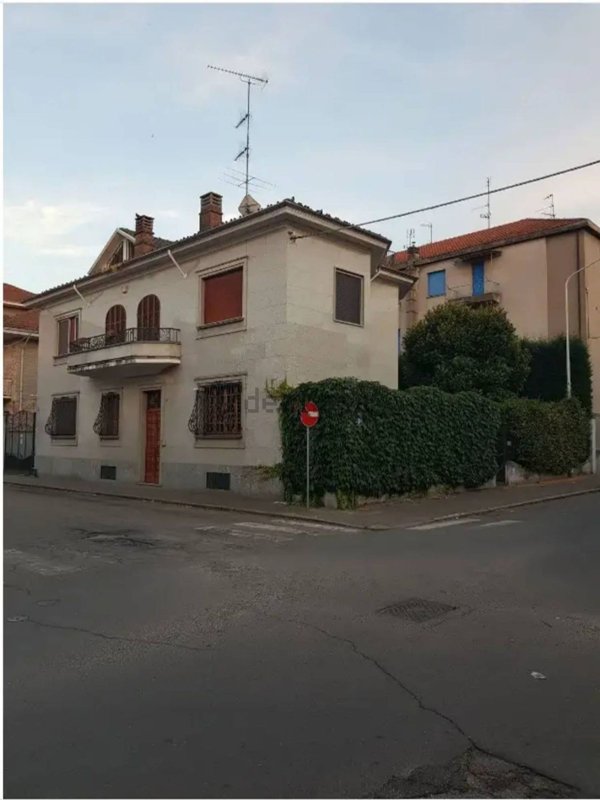 casa indipendente in vendita a Valenza