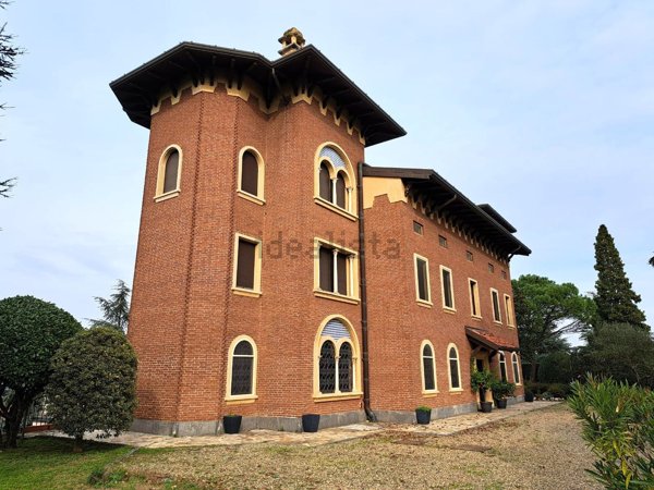 casa indipendente in vendita a Valenza