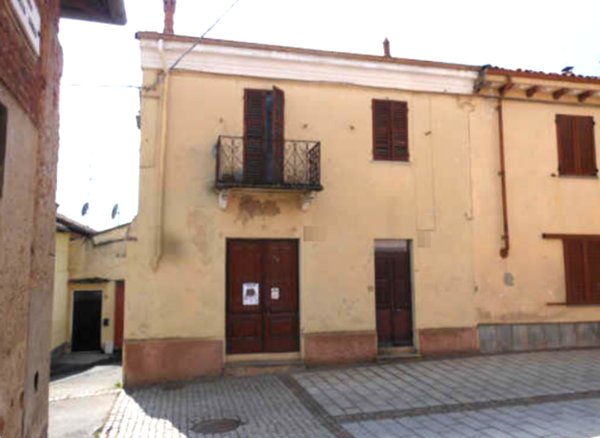 casa indipendente in vendita a Valenza