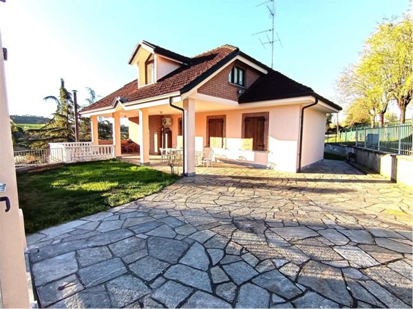 casa indipendente in vendita a Valenza