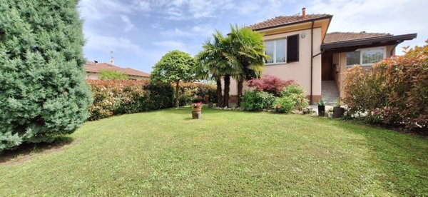 casa indipendente in vendita a Valenza