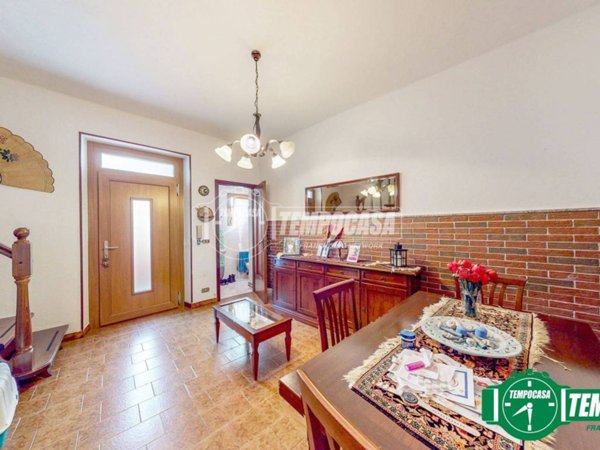 casa indipendente in vendita a Valenza