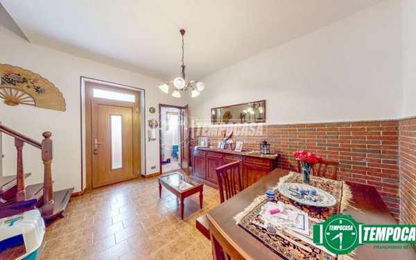 casa indipendente in vendita a Valenza