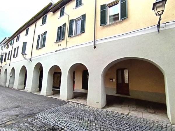 negozio in vendita a Valenza