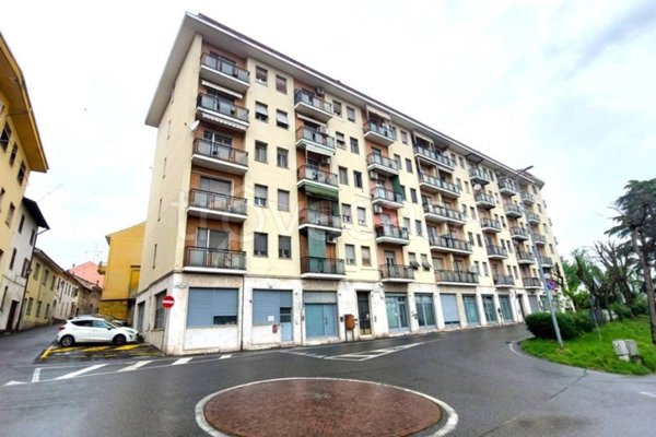 negozio in vendita a Valenza