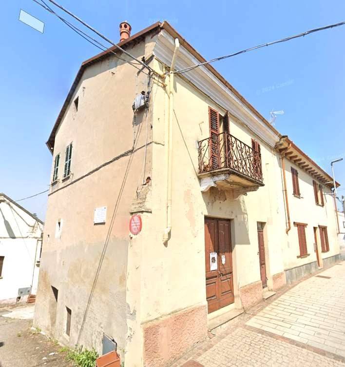 casa indipendente in vendita a Valenza