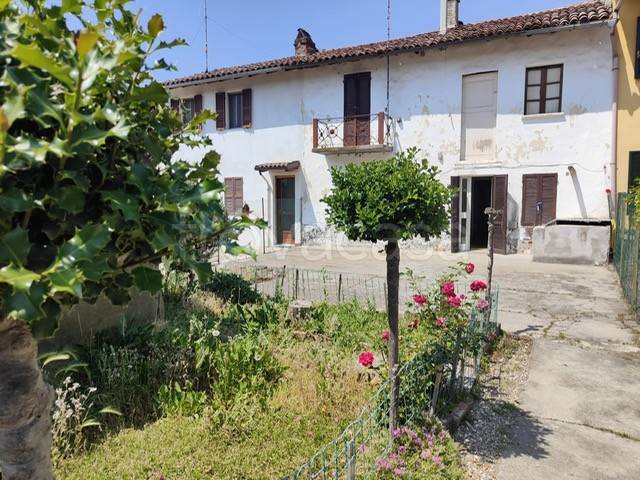 casa indipendente in vendita a Valenza