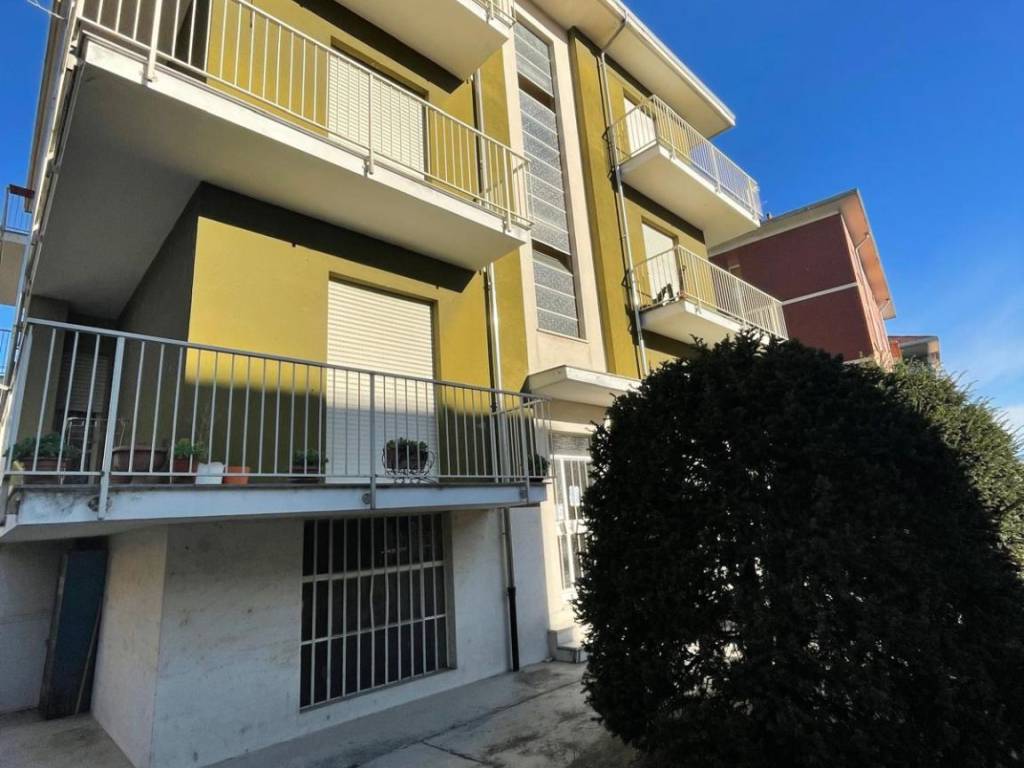 intera palazzina in vendita a Valenza