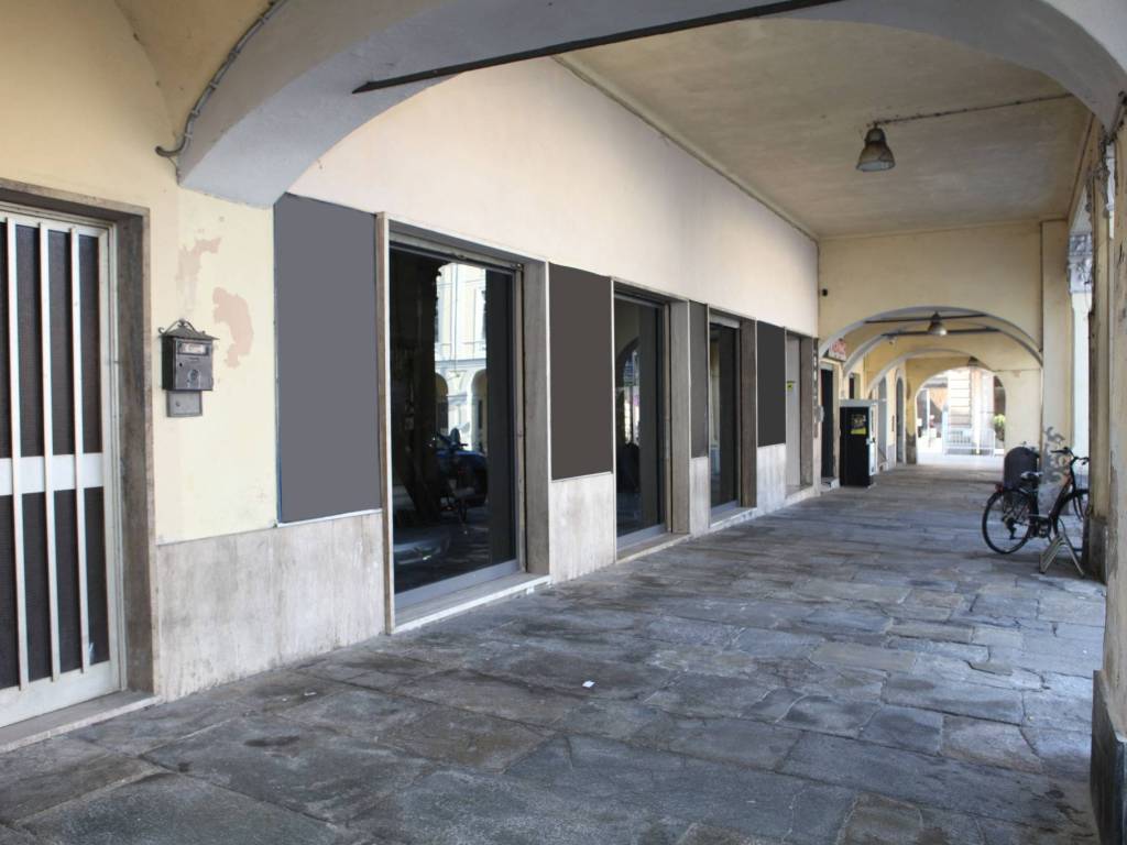 negozio in vendita a Valenza