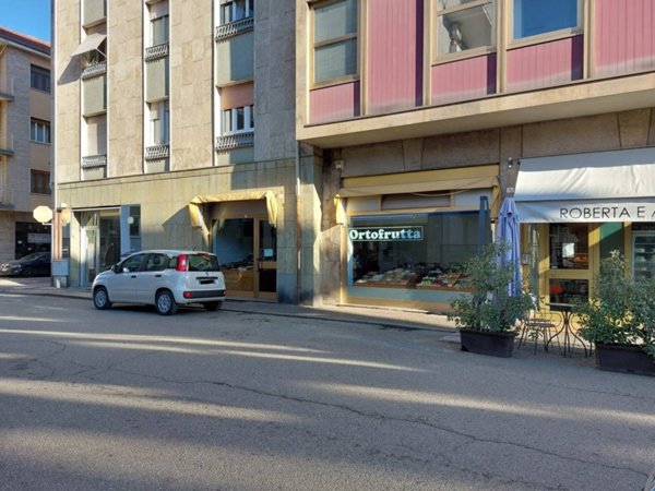negozio in vendita a Valenza