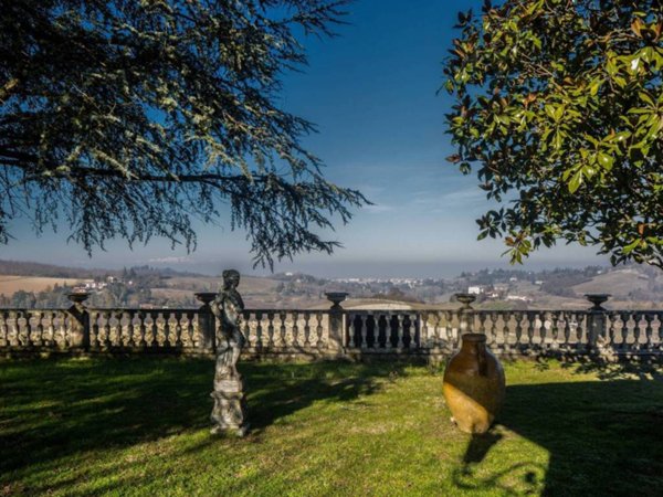 casa indipendente in vendita a Valenza