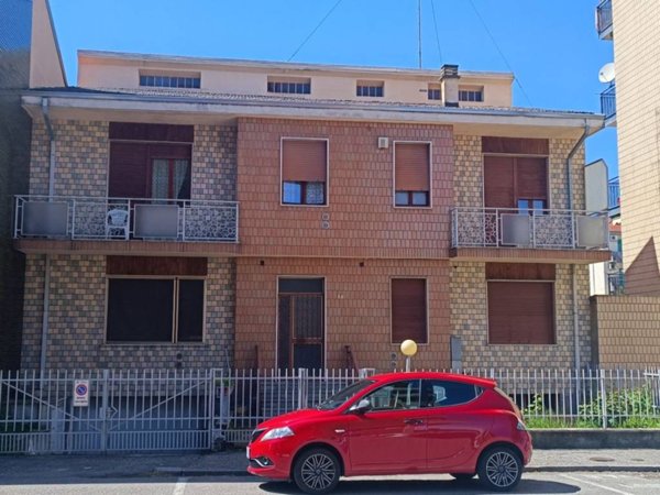 casa indipendente in vendita a Valenza