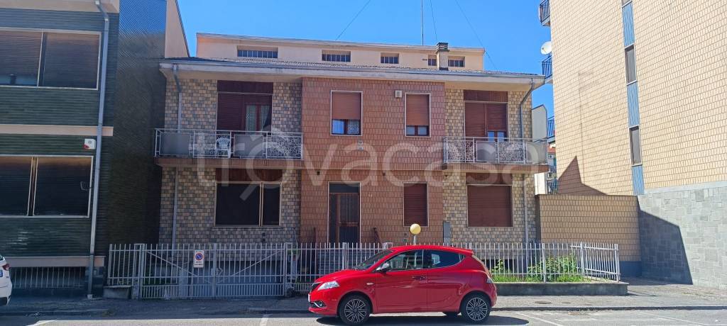 casa indipendente in vendita a Valenza