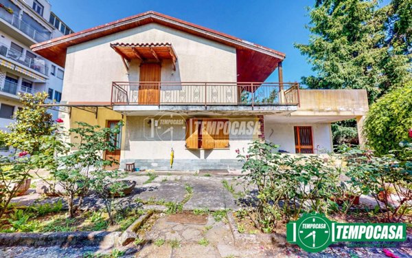 casa indipendente in vendita a Valenza