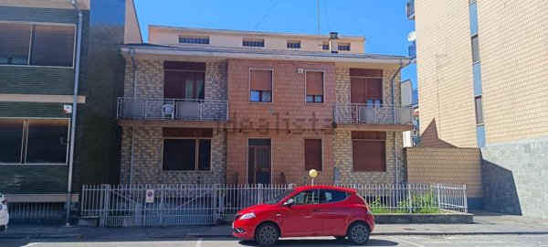 casa indipendente in vendita a Valenza