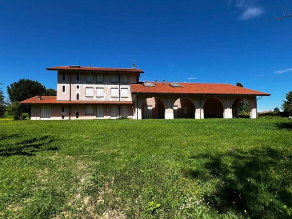 casa indipendente in vendita a Valenza