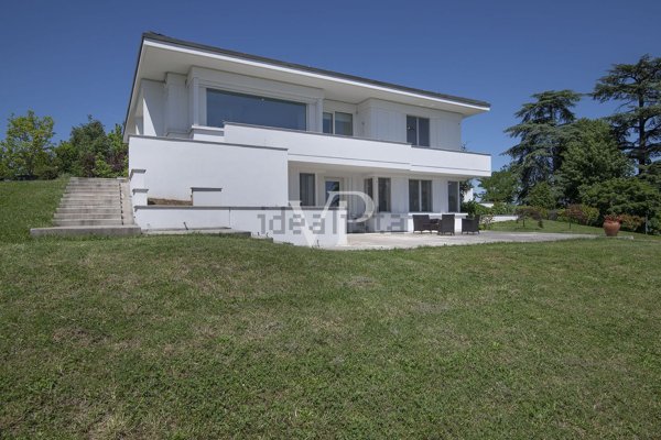 casa indipendente in vendita a Valenza
