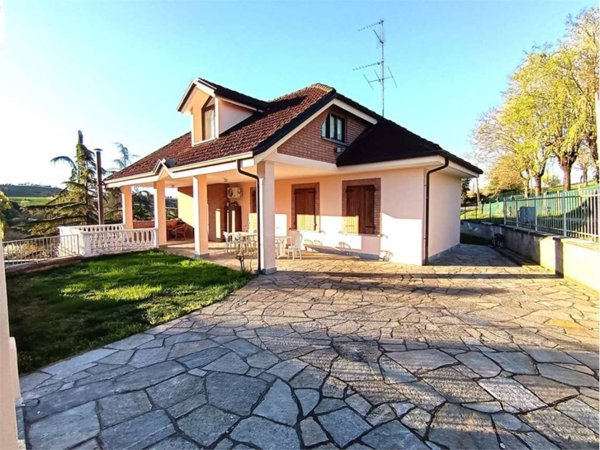 casa indipendente in vendita a Valenza