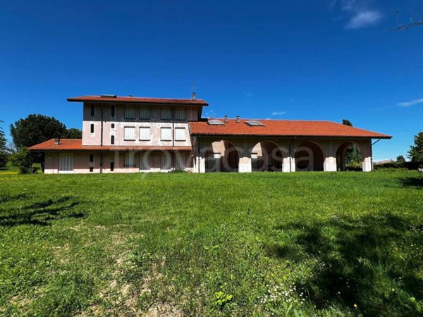casa indipendente in vendita a Valenza