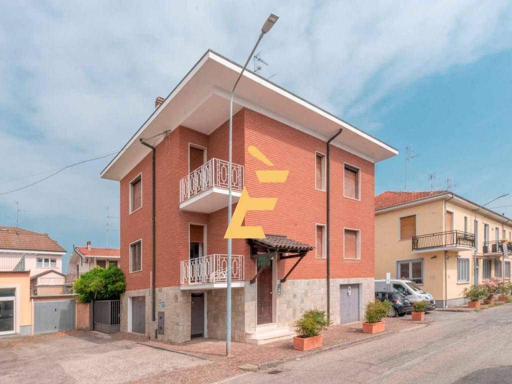 casa indipendente in vendita a Valenza