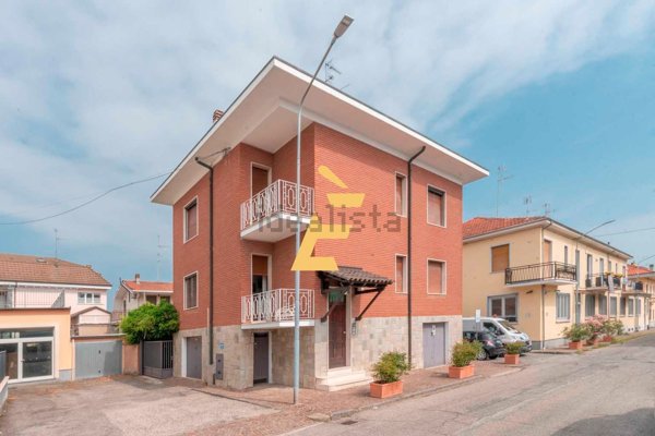 casa indipendente in vendita a Valenza