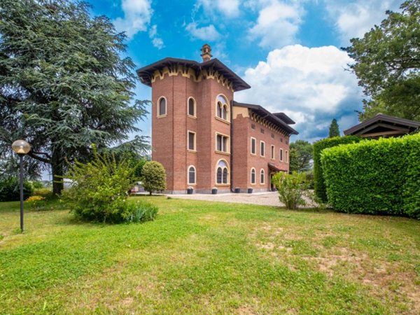 casa indipendente in vendita a Valenza