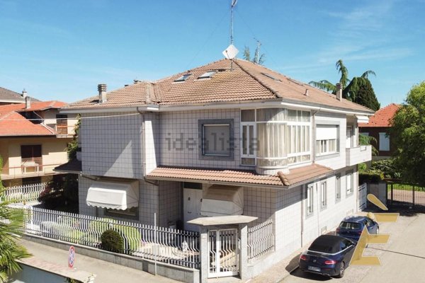 casa indipendente in vendita a Valenza