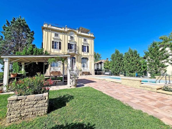 casa indipendente in vendita a Valenza