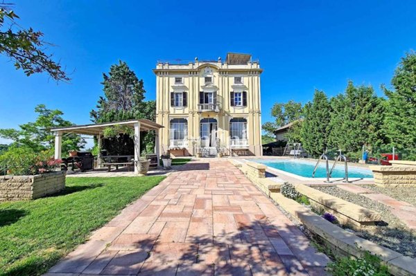 casa indipendente in vendita a Valenza