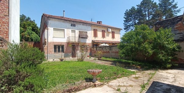 casa indipendente in vendita a Valenza
