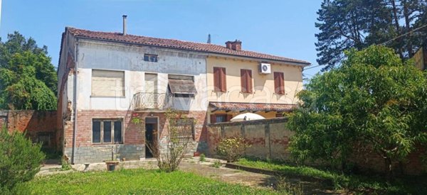 casa indipendente in vendita a Valenza