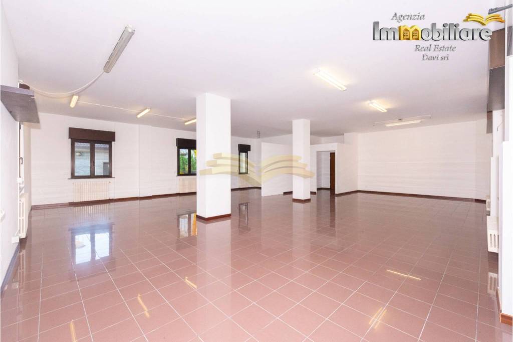 negozio in vendita a Valenza