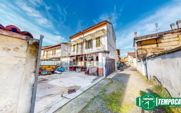 casa indipendente in vendita a Valenza