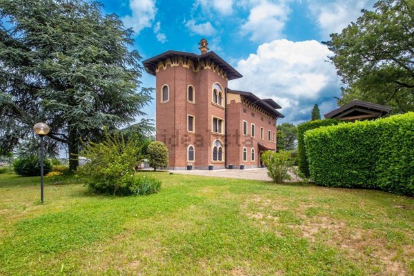 casa indipendente in vendita a Valenza