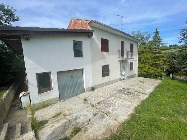 casa indipendente in vendita a Valenza
