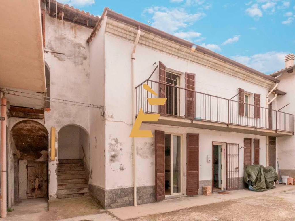 casa indipendente in vendita a Valenza