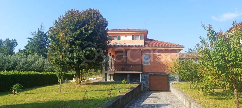casa indipendente in vendita a Valenza