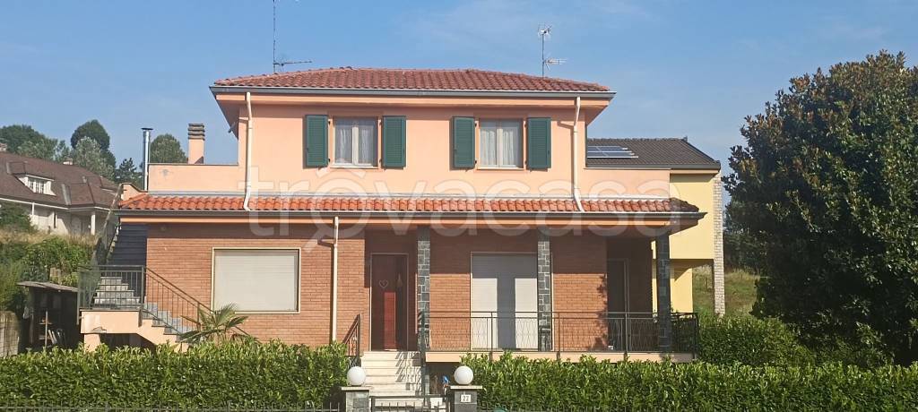 casa indipendente in vendita a Valenza