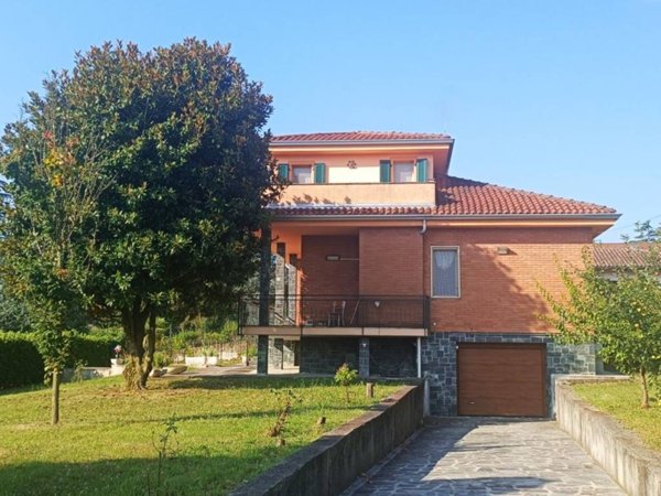 casa indipendente in vendita a Valenza