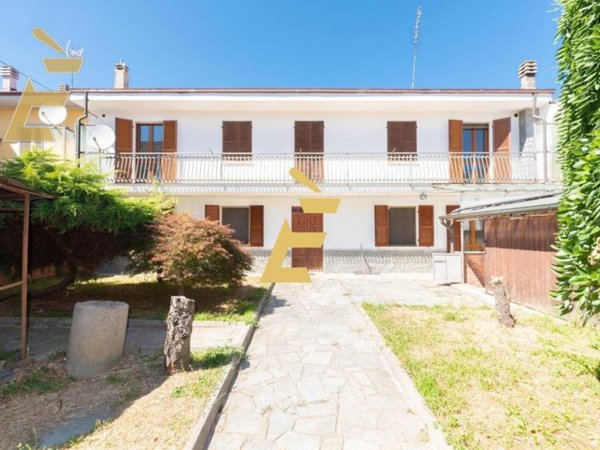 casa indipendente in vendita a Valenza