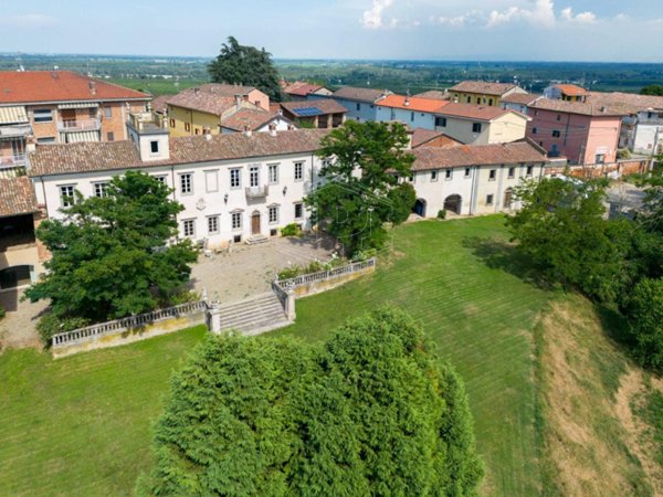 villa in vendita a Valenza