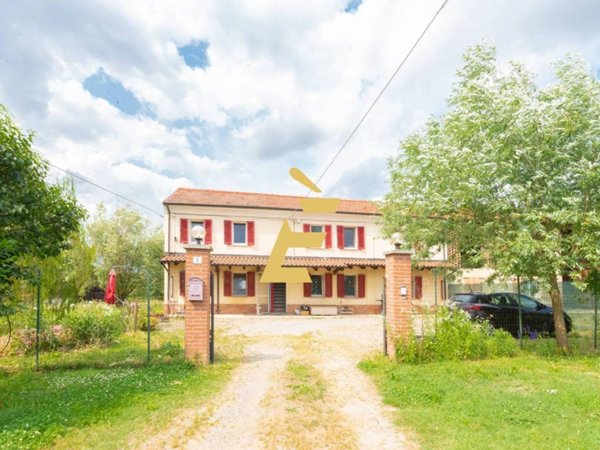 casa indipendente in vendita a Valenza