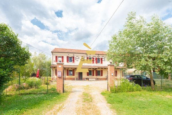 casa indipendente in vendita a Valenza