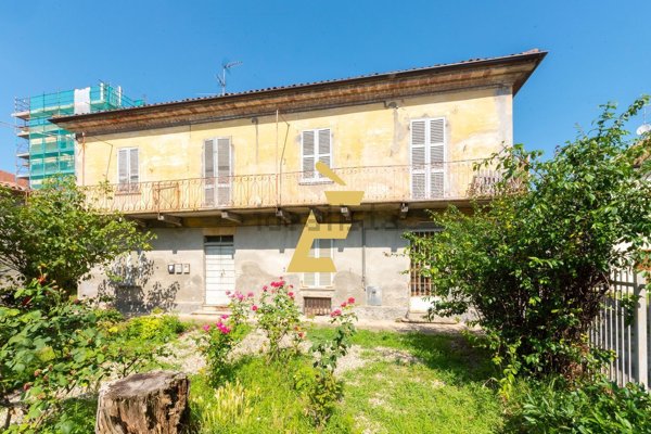 casa indipendente in vendita a Valenza