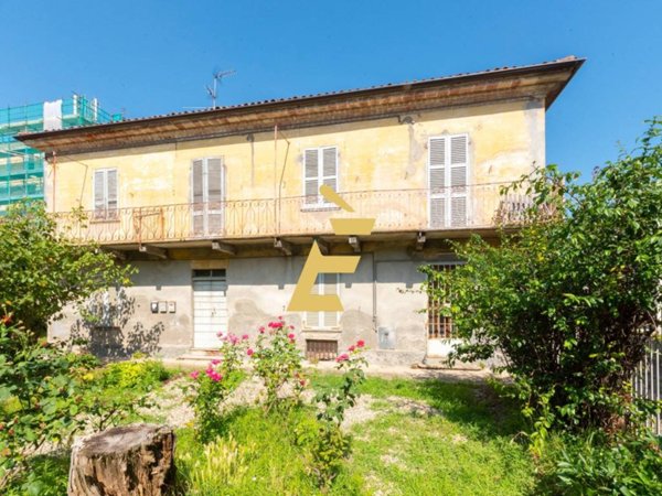 casa indipendente in vendita a Valenza