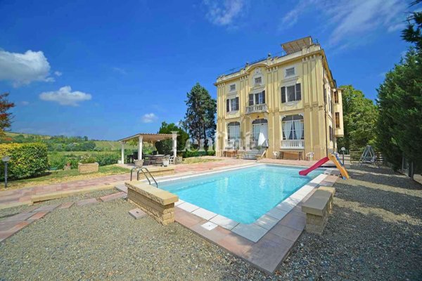 casa indipendente in vendita a Valenza