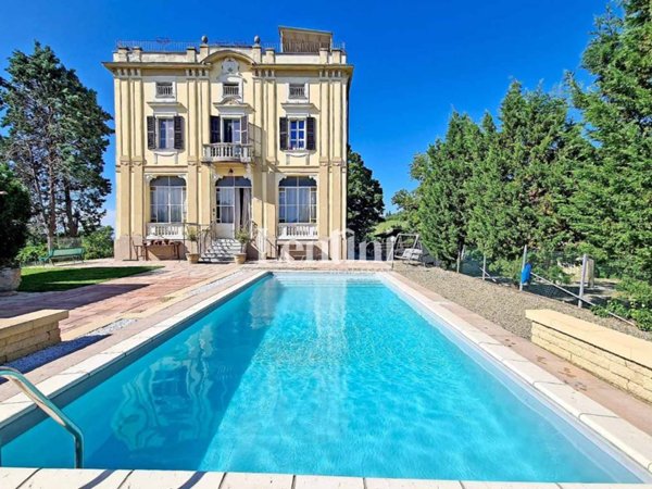 casa indipendente in vendita a Valenza