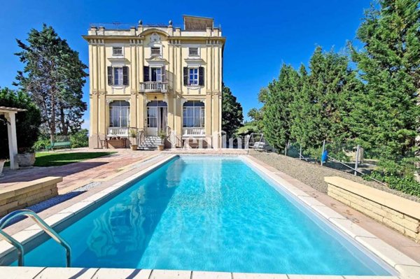 casa indipendente in vendita a Valenza